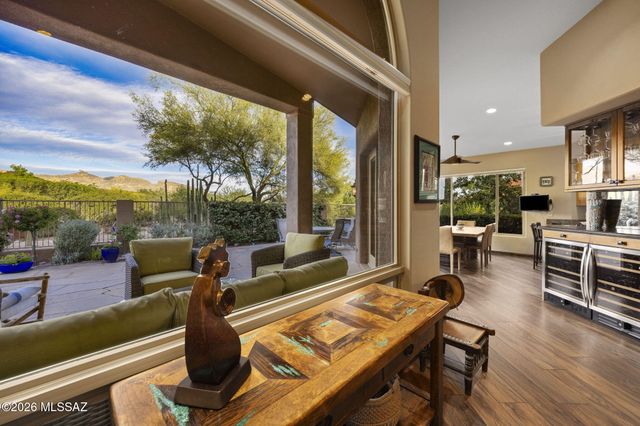 6384 N Desert Wind Circle, Tucson, AZ 85750