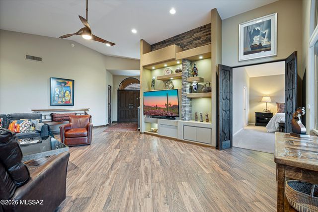 6384 N Desert Wind Circle, Tucson, AZ 85750