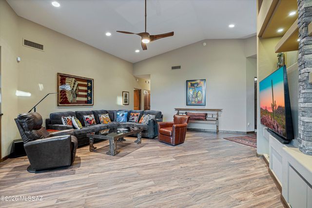 6384 N Desert Wind Circle, Tucson, AZ 85750