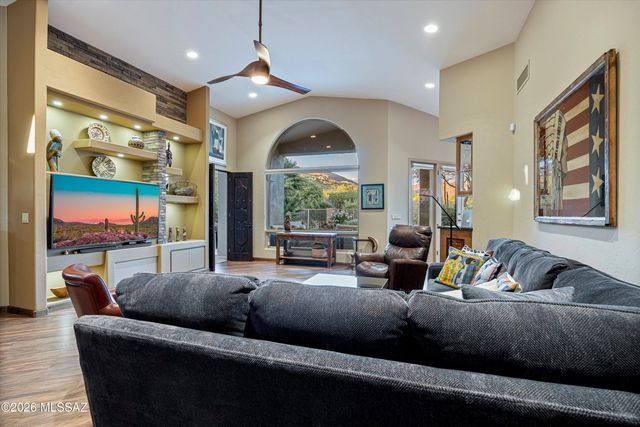 6384 N Desert Wind Circle, Tucson, AZ 85750