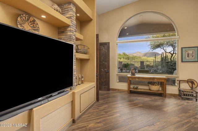 6384 N Desert Wind Circle, Tucson, AZ 85750