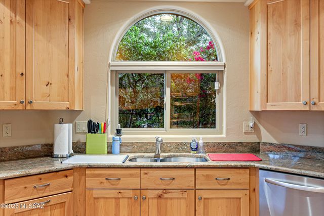 6384 N Desert Wind Circle, Tucson, AZ 85750