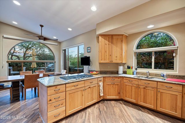 6384 N Desert Wind Circle, Tucson, AZ 85750