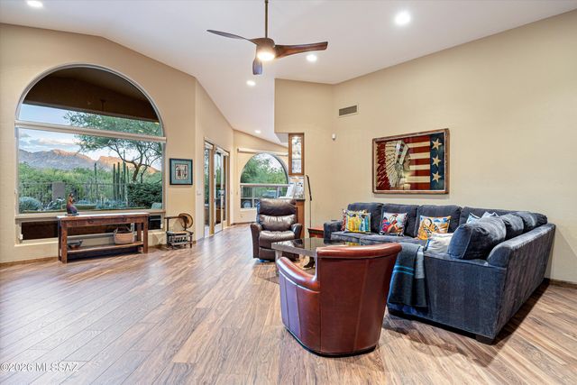6384 N Desert Wind Circle, Tucson, AZ 85750