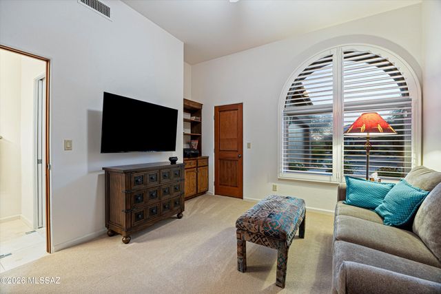 6384 N Desert Wind Circle, Tucson, AZ 85750