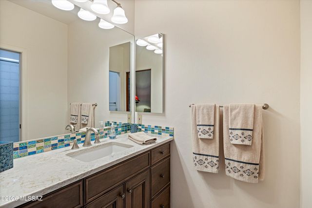 6384 N Desert Wind Circle, Tucson, AZ 85750