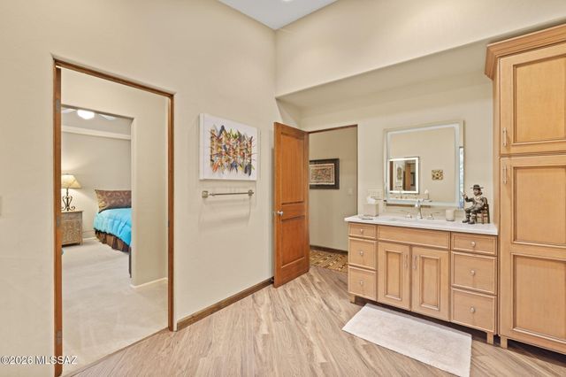 6384 N Desert Wind Circle, Tucson, AZ 85750