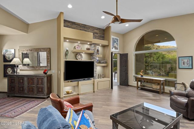 6384 N Desert Wind Circle, Tucson, AZ 85750