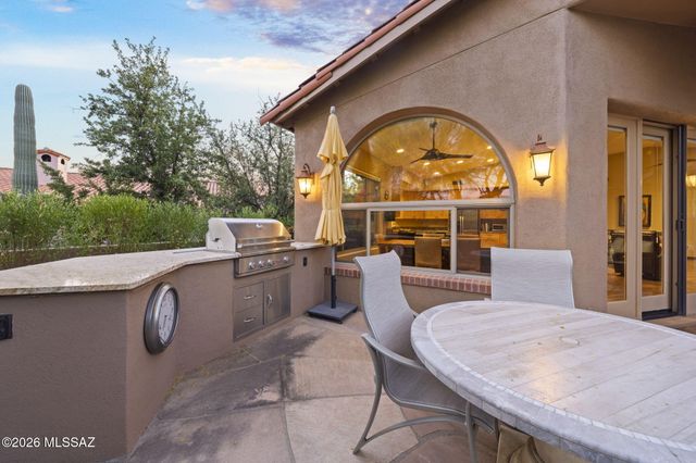 6384 N Desert Wind Circle, Tucson, AZ 85750