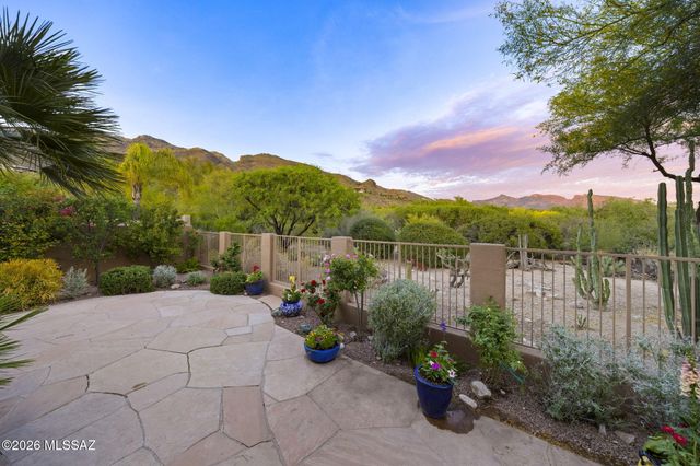 6384 N Desert Wind Circle, Tucson, AZ 85750