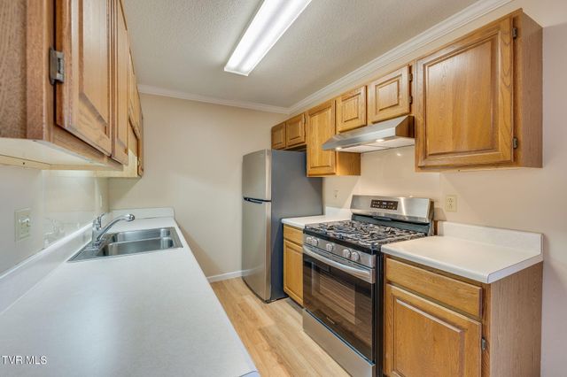 802 Cambridgeshire Court 802, Johnson City, TN 37615