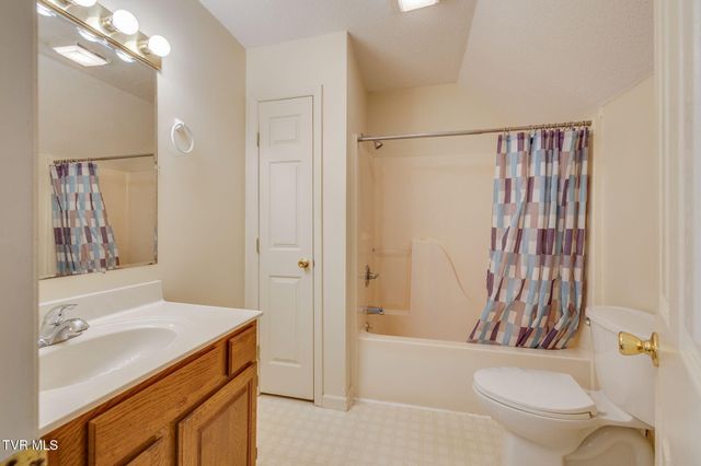 802 Cambridgeshire Court 802, Johnson City, TN 37615