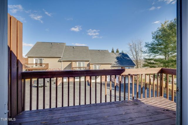 802 Cambridgeshire Court 802, Johnson City, TN 37615