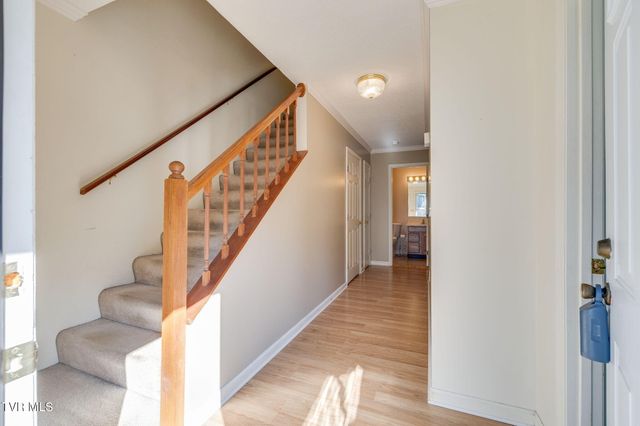 802 Cambridgeshire Court 802, Johnson City, TN 37615