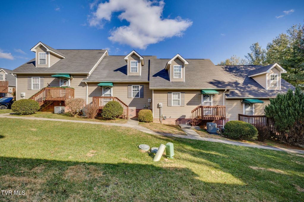802 Cambridgeshire Court 802, Johnson City, TN 37615