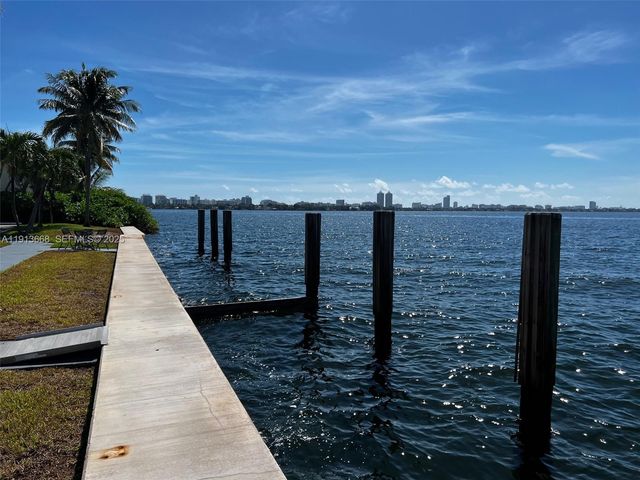 1990 Bay Dr 17, Miami Beach, FL 33141