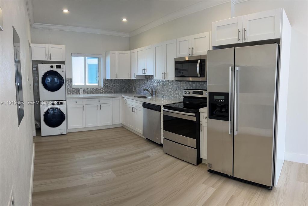 1990 Bay Dr 17, Miami Beach, FL 33141