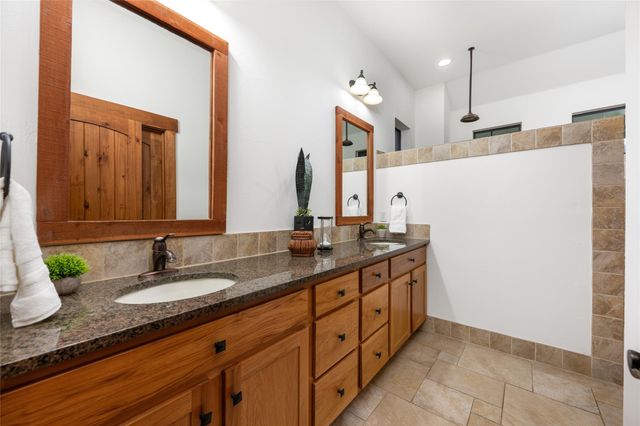 18616 Riverchase DR, Jonestown, TX 78645