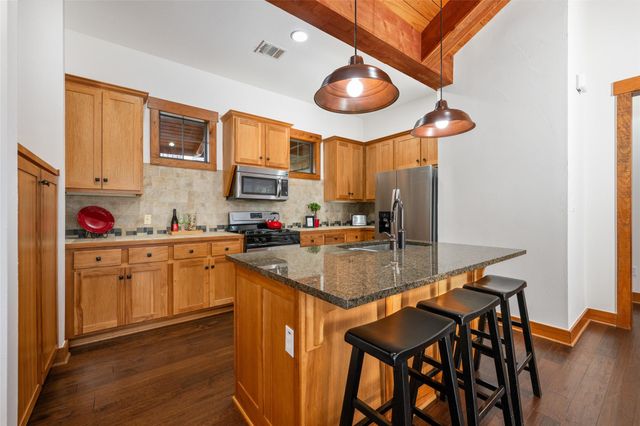 18616 Riverchase DR, Jonestown, TX 78645