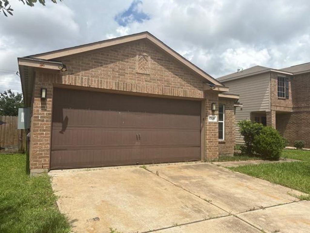 17135 Osprey Landing Drive, Hockley, TX 77447