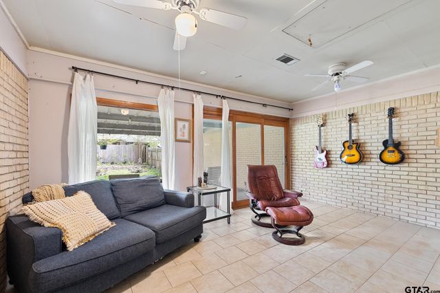 817 Bradley Drive, Athens, TX 75751