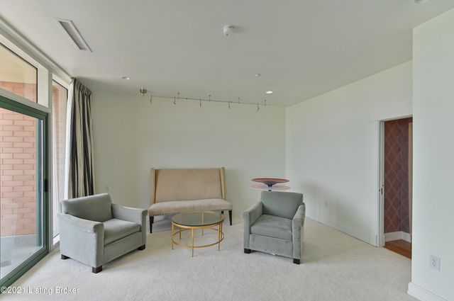 222 E Witherspoon St 703, Louisville, KY 40202