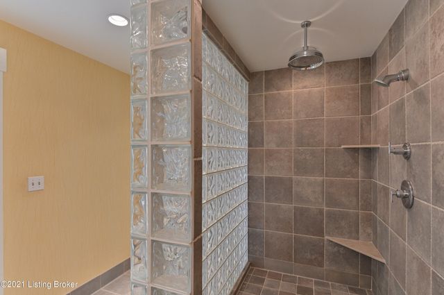 222 E Witherspoon St 703, Louisville, KY 40202