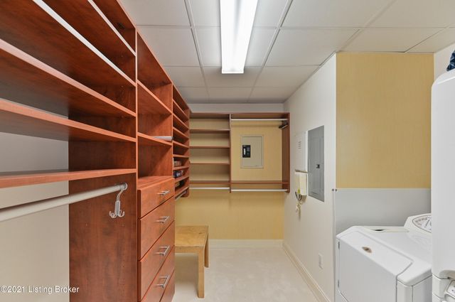 222 E Witherspoon St 703, Louisville, KY 40202