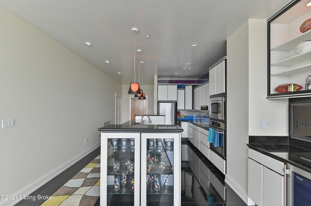 222 E Witherspoon St 703, Louisville, KY 40202