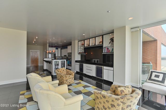 222 E Witherspoon St 703, Louisville, KY 40202