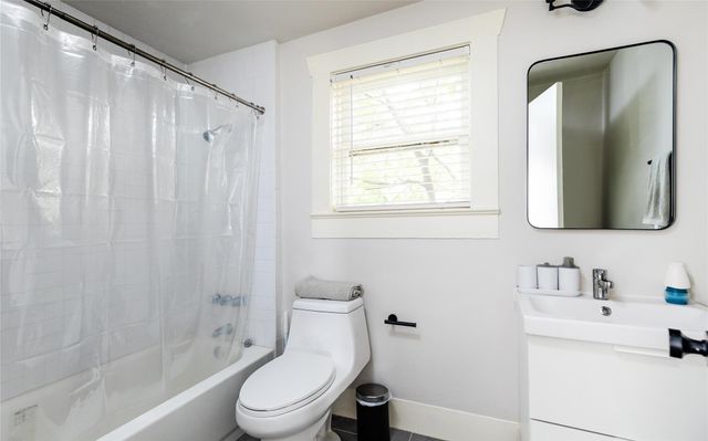 114 Redan 3, Houston, TX 77009