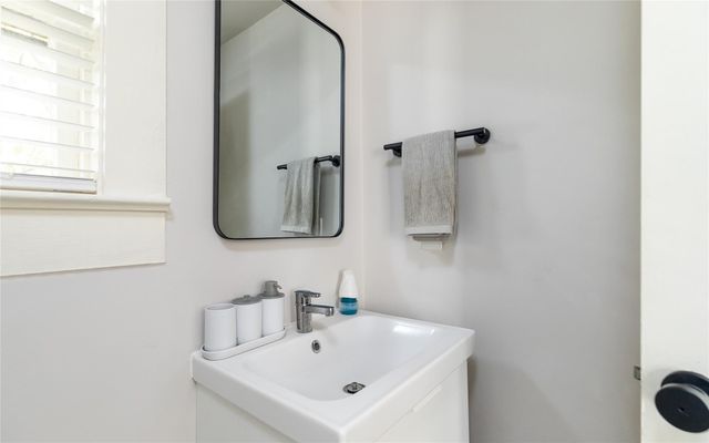 114 Redan 3, Houston, TX 77009