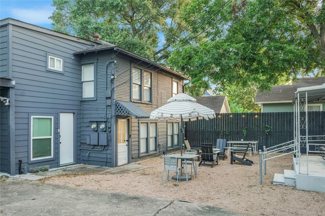 114 Redan 3, Houston, TX 77009