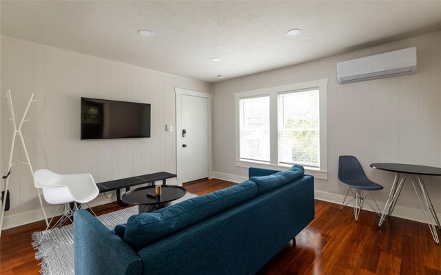 114 Redan 3, Houston, TX 77009