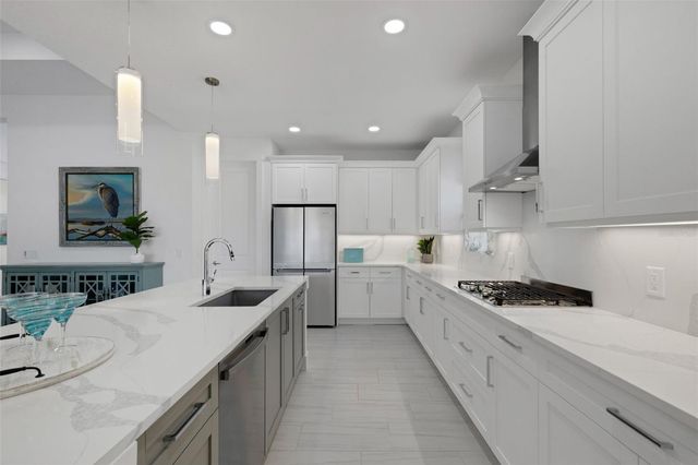 1104 WATERLINE COURT, Sarasota, FL 34240