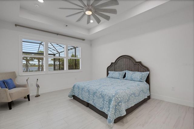 1104 WATERLINE COURT, Sarasota, FL 34240