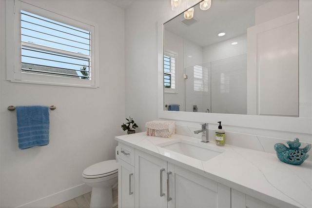 1104 WATERLINE COURT, Sarasota, FL 34240