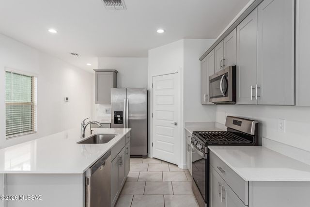 12711 E Joffroy Drive, Vail, AZ 85641