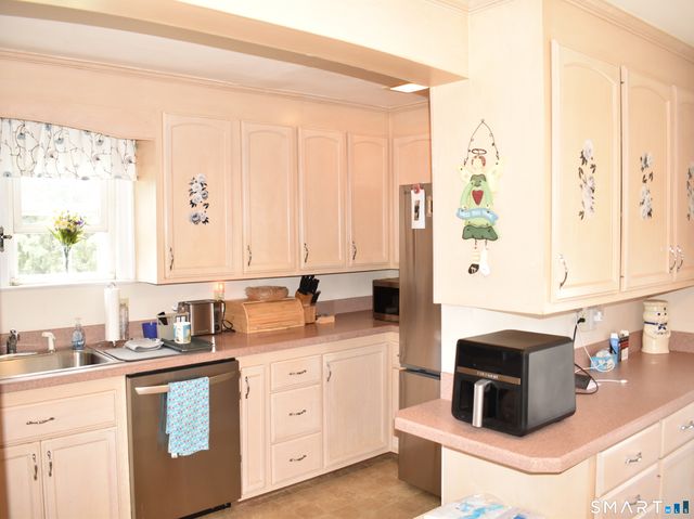 505 Burlington Avenue, Bristol, CT 06010