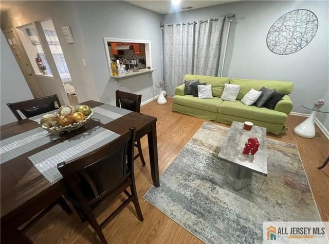 103 Woodbridge Common 103, Iselin, NJ 08830