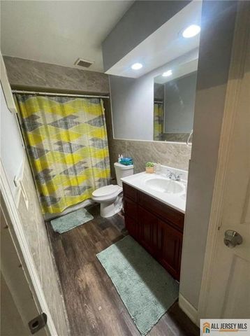 103 Woodbridge Common 103, Iselin, NJ 08830