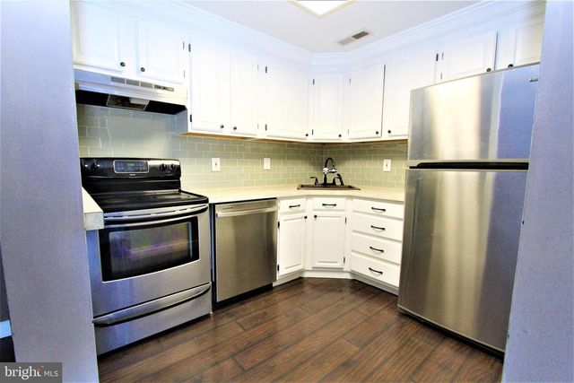 604 RAVENS CREST DR, Plainsboro, NJ 08536