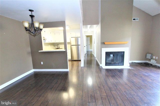 604 RAVENS CREST DR, Plainsboro, NJ 08536