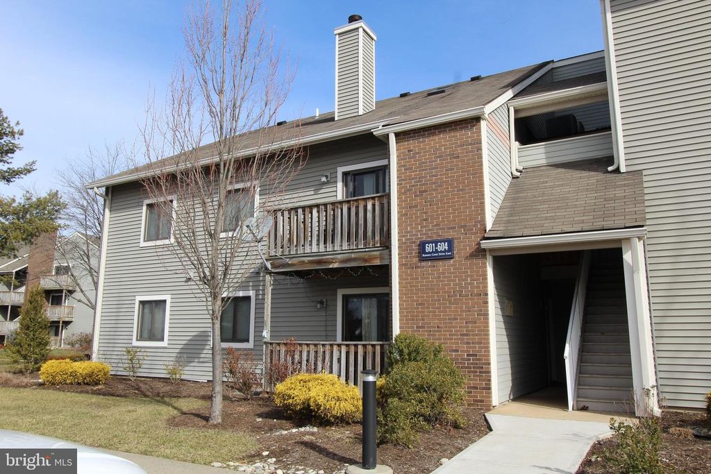 604 RAVENS CREST DR, Plainsboro, NJ 08536