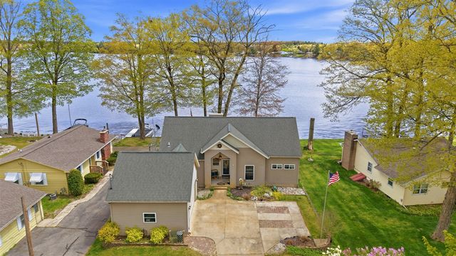 5550 Cozy Point Drive, Newaygo, MI 49337