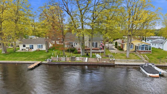 5550 Cozy Point Drive, Newaygo, MI 49337