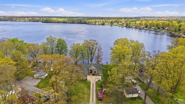 5550 Cozy Point Drive, Newaygo, MI 49337
