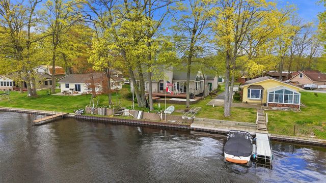 5550 Cozy Point Drive, Newaygo, MI 49337