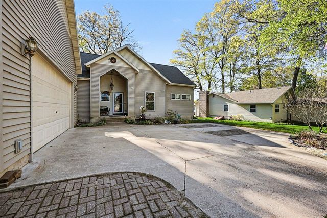 5550 Cozy Point Drive, Newaygo, MI 49337