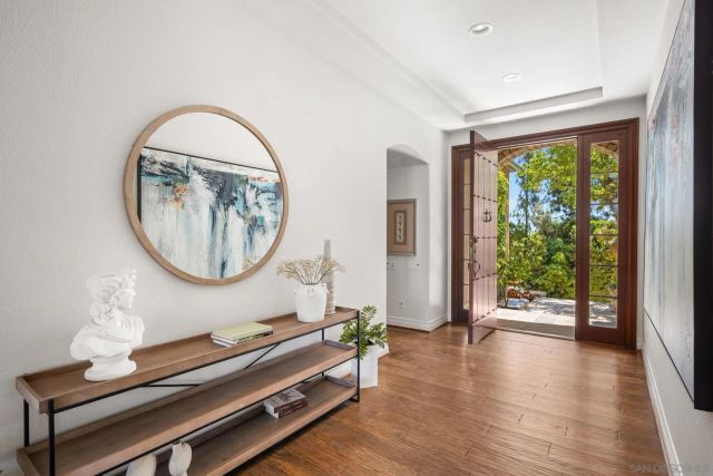 6388 La Jolla Scenic Dr South, La Jolla, CA 92037